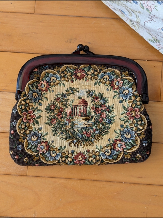 Handbags - Vtg Tapestry Kiss-Lock Purse